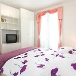 Three Wells Apartment